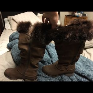 Muk luk boots never worn
